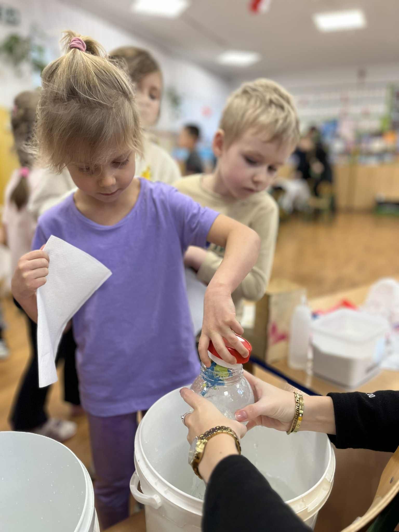 322bb051-d340-46f6-a5a7-5d59d75e2b51